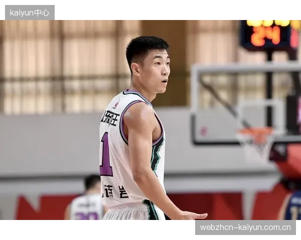 山东队内线核心凭借出色的卡位和判断,统治了常规赛的篮板球数据榜。 山东队内线核心凭借出色的卡位和判断,统治了常规赛的篮板球数据榜。