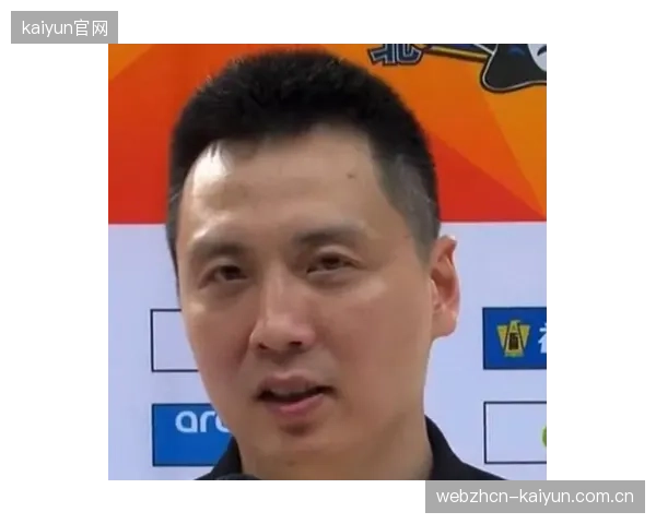 主帅卢伟信任球员并活用教练组，其战术体系是夺冠关键一环。